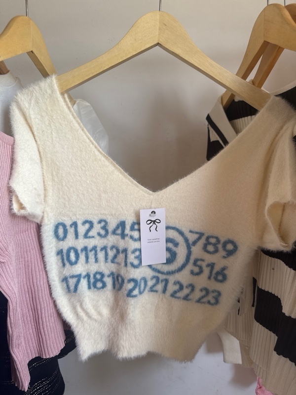 Crop Top Bulu Kerah V