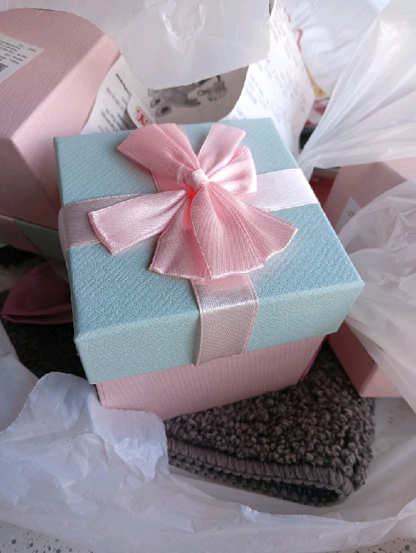 (Clearance) Box Kado Pink Tosca