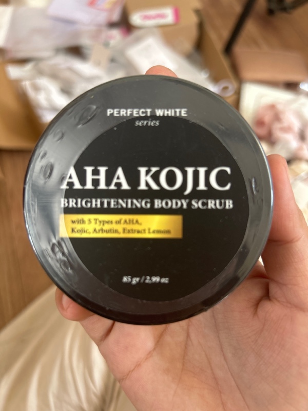 Perfect White AHA Scrub