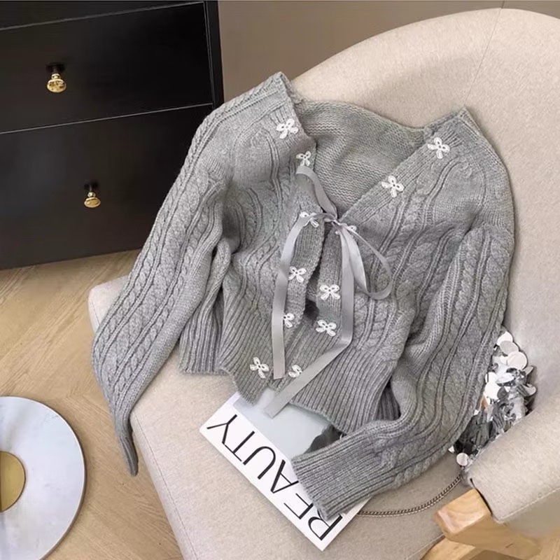 Cardigan Pita Berjejer Dengan Tali